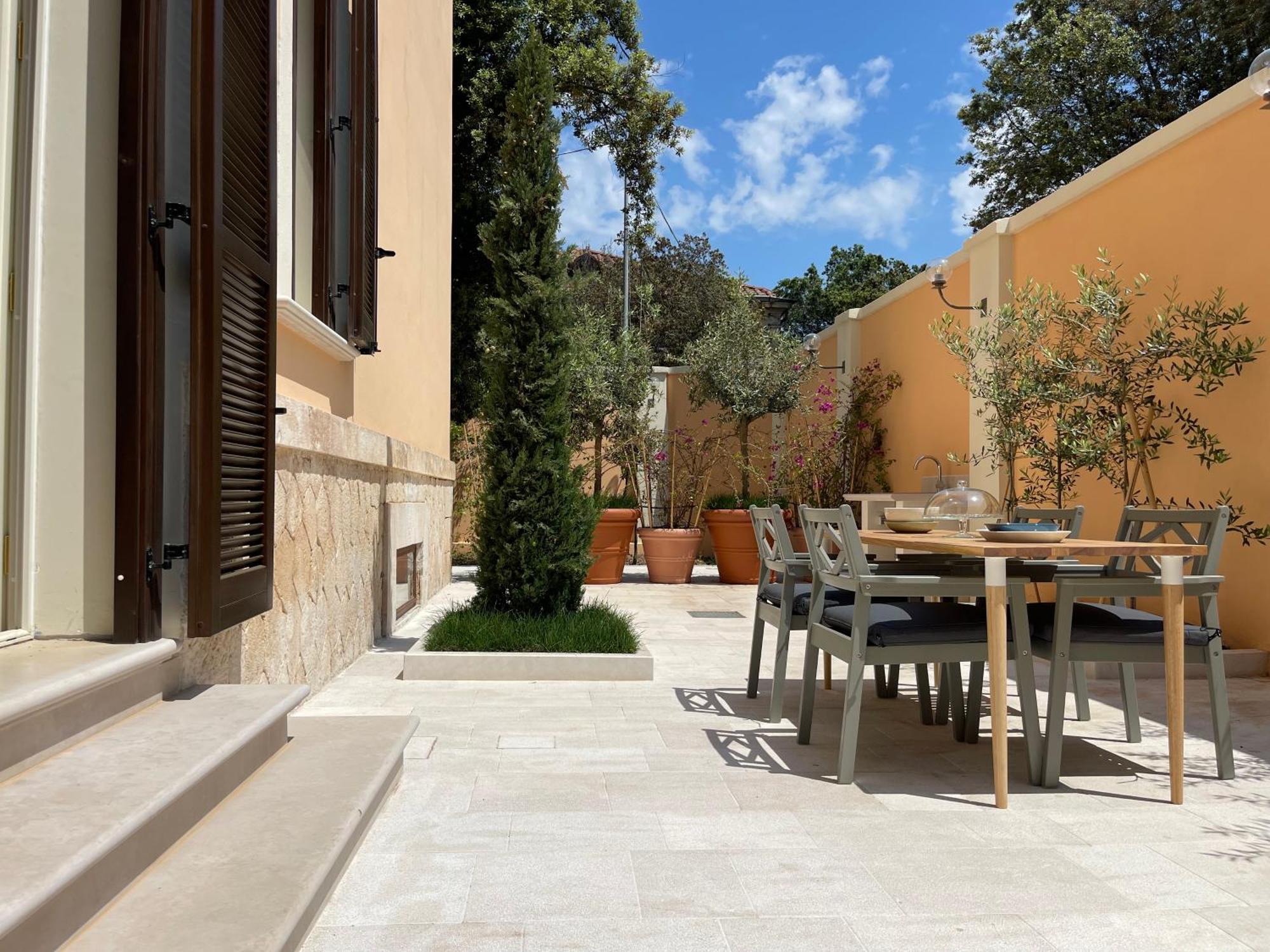 Отель Palazzo Pitagora Таранто Экстерьер фото