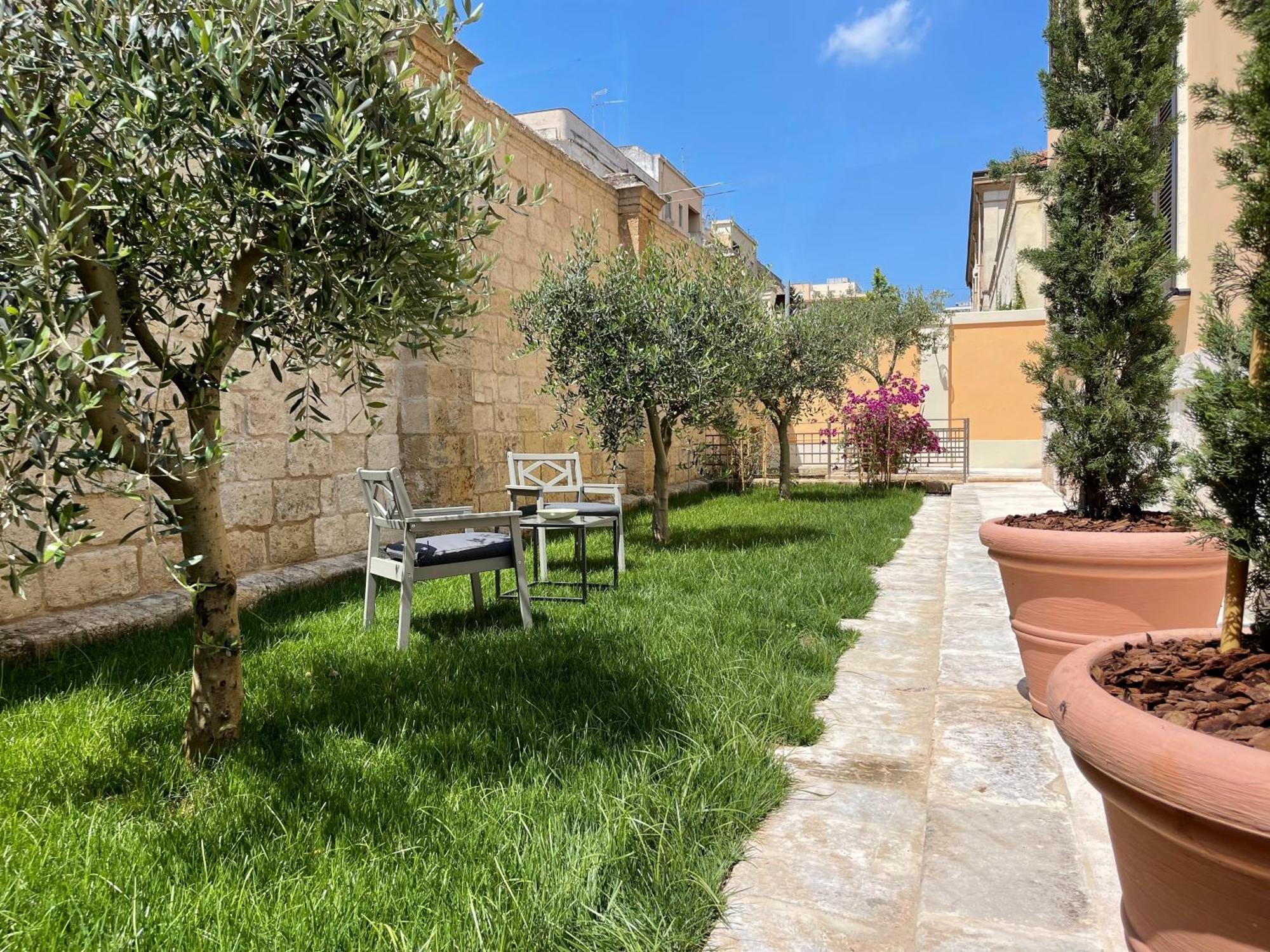 Отель Palazzo Pitagora Таранто Экстерьер фото