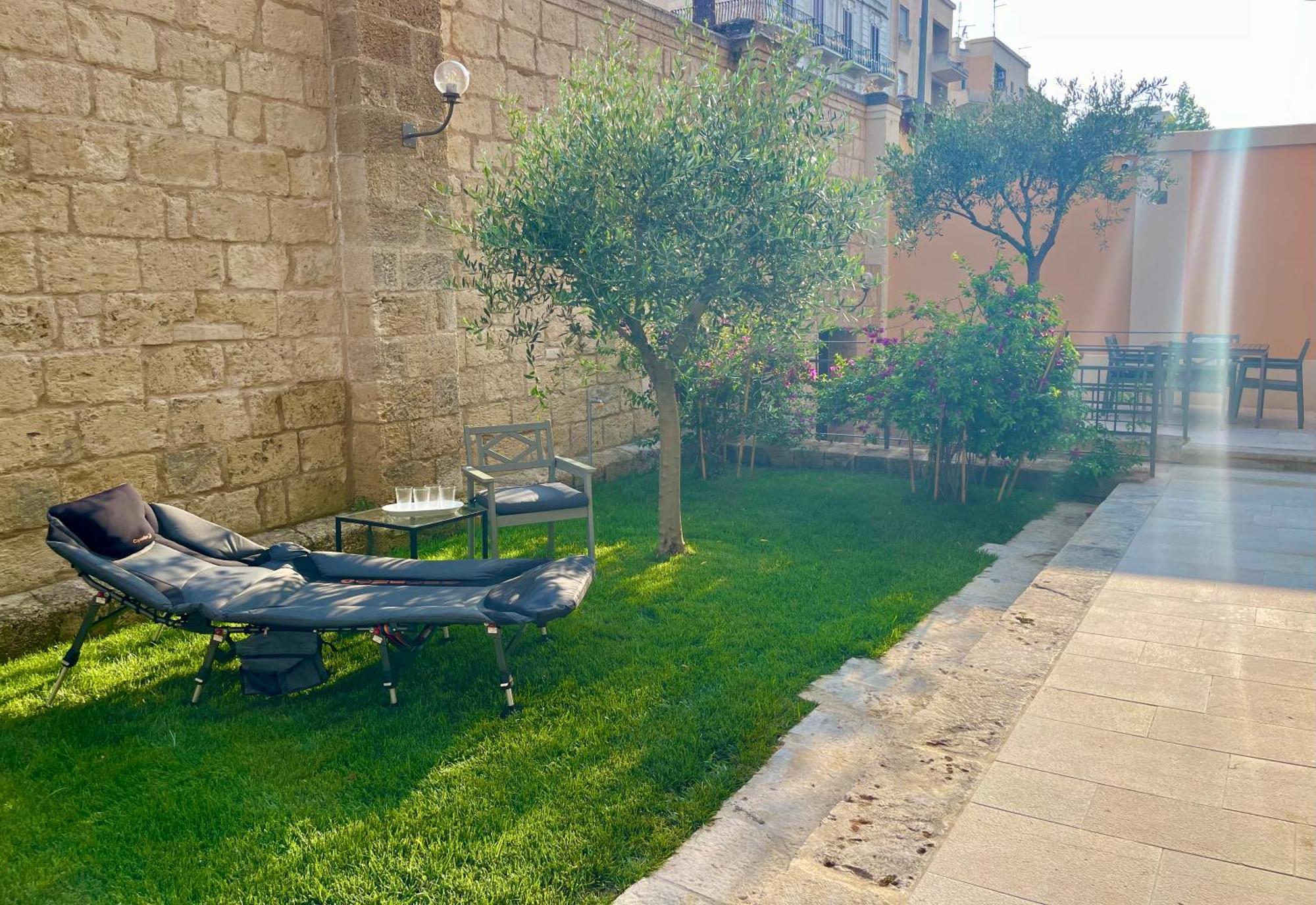 Отель Palazzo Pitagora Таранто Экстерьер фото
