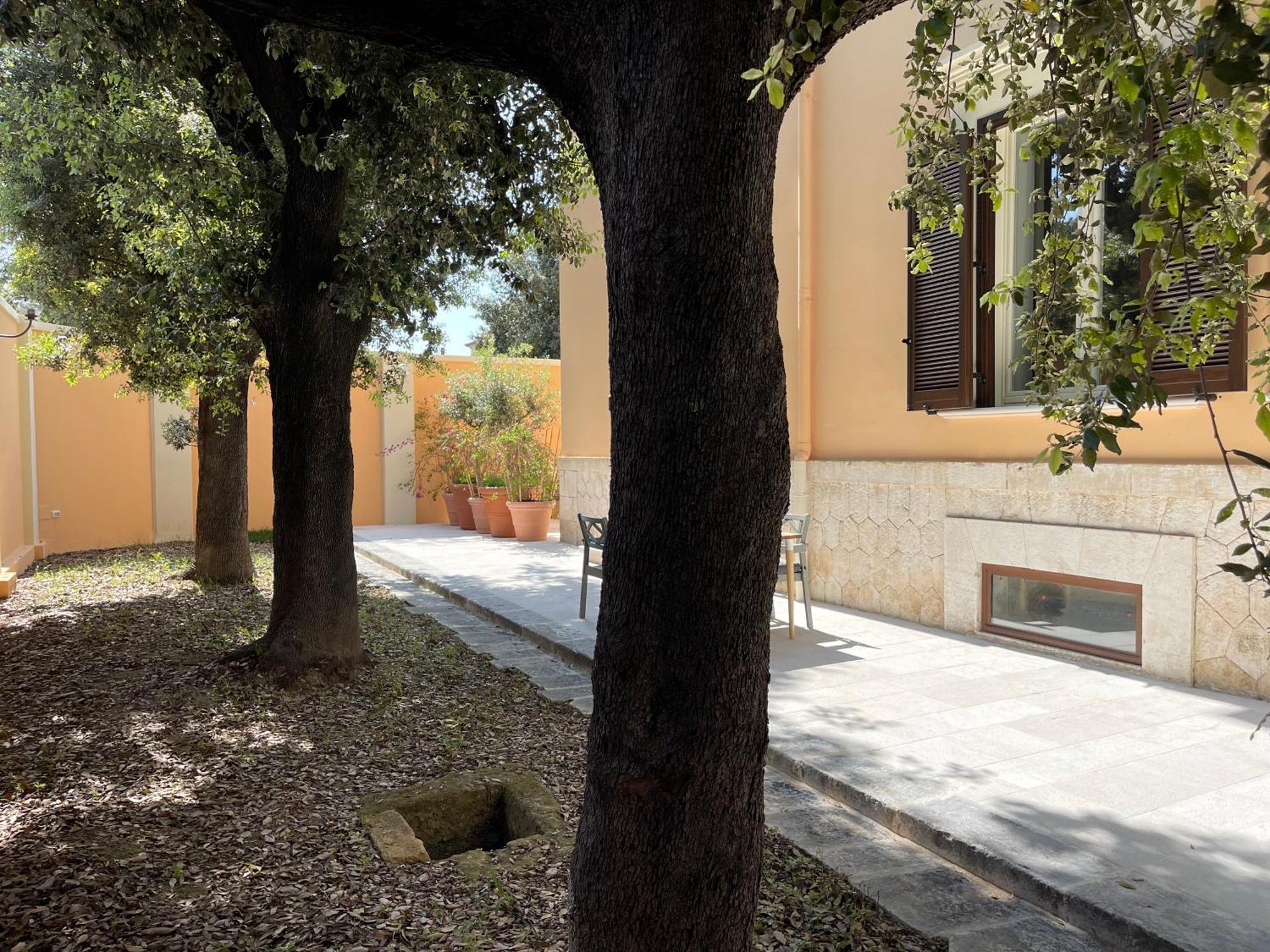 Отель Palazzo Pitagora Таранто Экстерьер фото