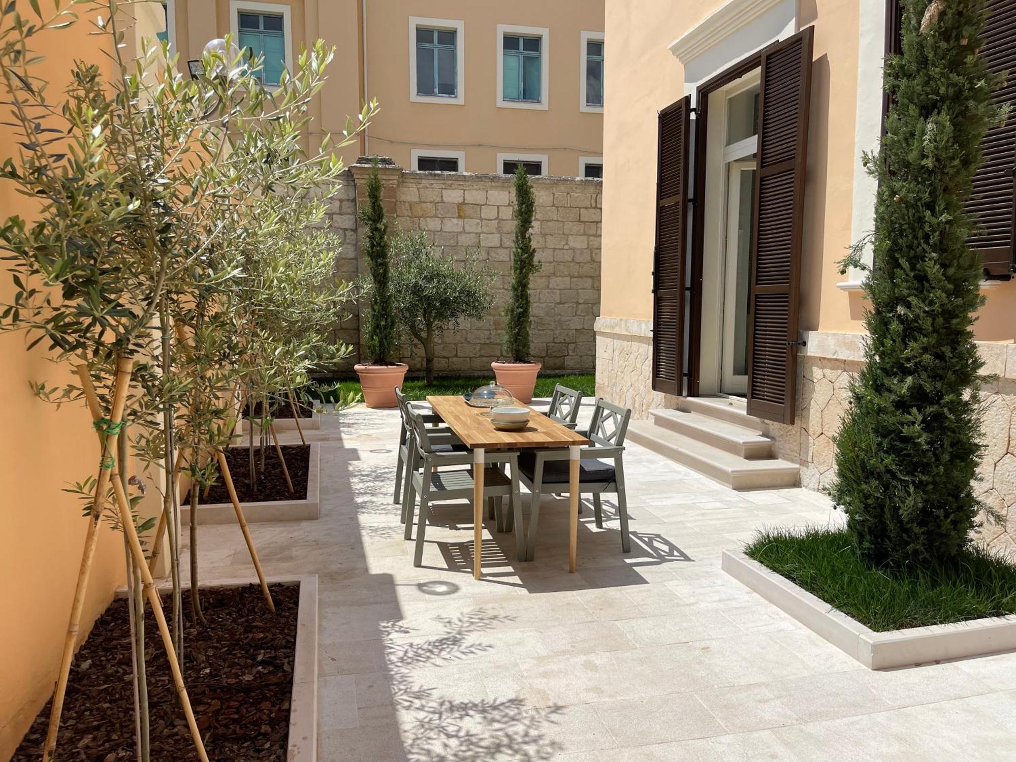 Отель Palazzo Pitagora Таранто Экстерьер фото